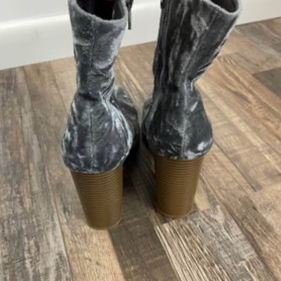Wild Diva Suede Boots Size 8.5 - Picture 5 of 7